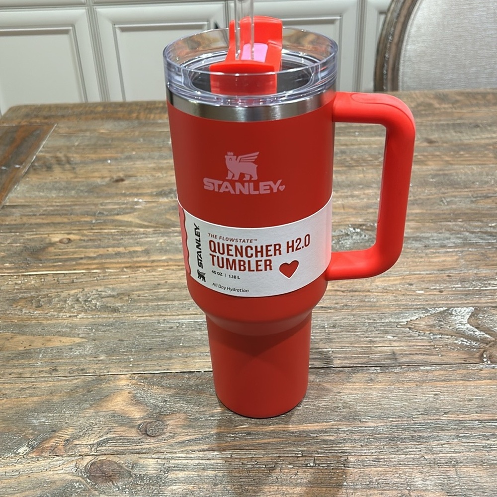 ❤️💗Stanley Valentine’s Day 40oz Exclusive Target Red NWT AUTHENTIC❤️💗